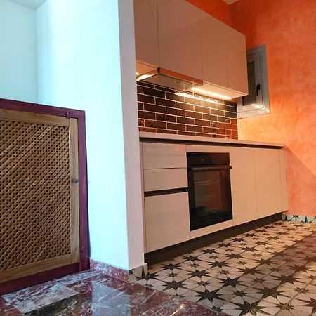 Апартаменты Stylish Artistic Flat With View, Three Min To Metro Афины Экстерьер фото