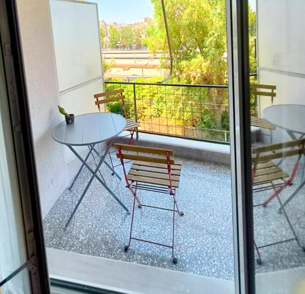 Апартаменты Stylish Artistic Flat With View, Three Min To Metro Афины Экстерьер фото