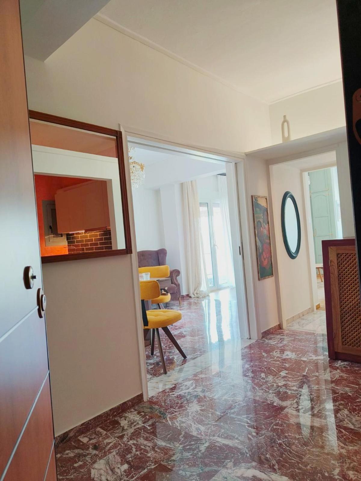 Апартаменты Stylish Artistic Flat With View, Three Min To Metro Афины Экстерьер фото