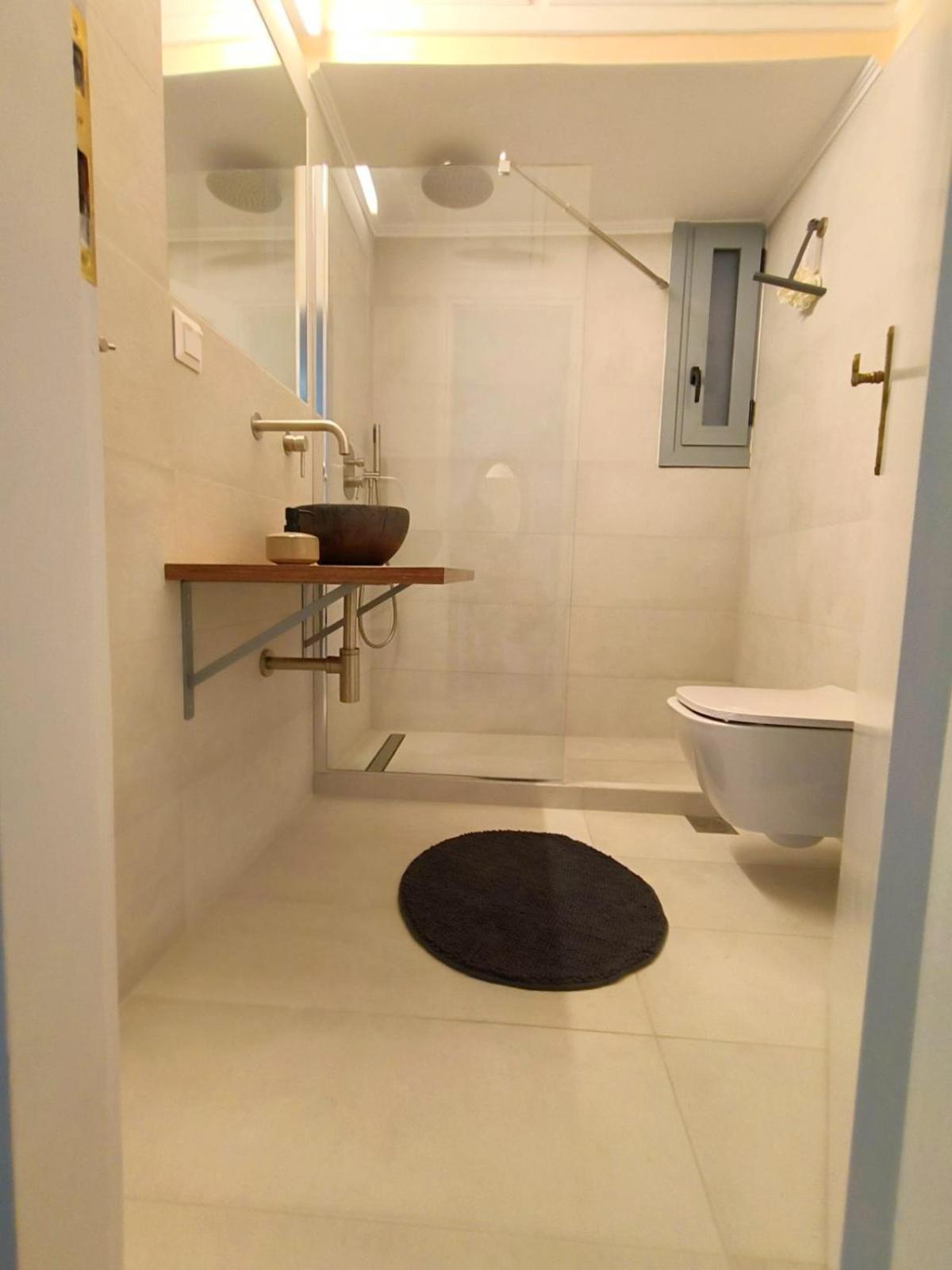 Апартаменты Stylish Artistic Flat With View, Three Min To Metro Афины Экстерьер фото