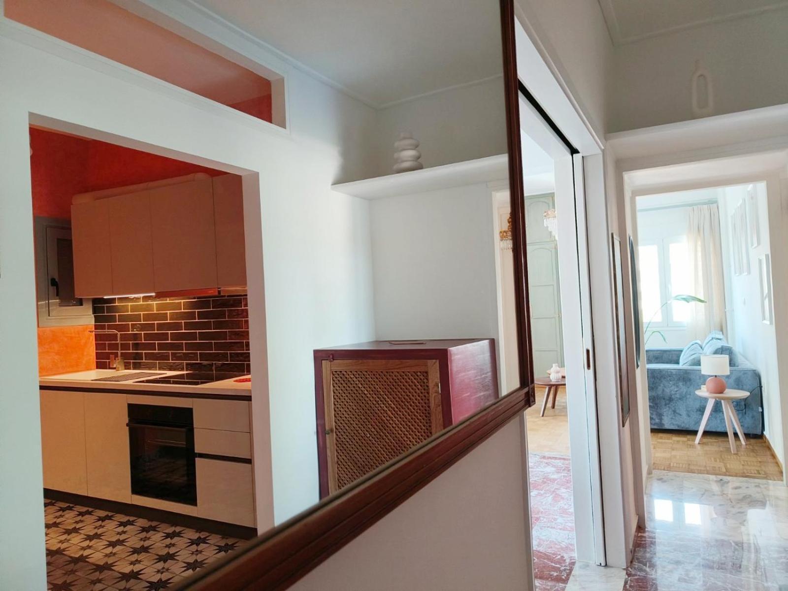 Апартаменты Stylish Artistic Flat With View, Three Min To Metro Афины Экстерьер фото